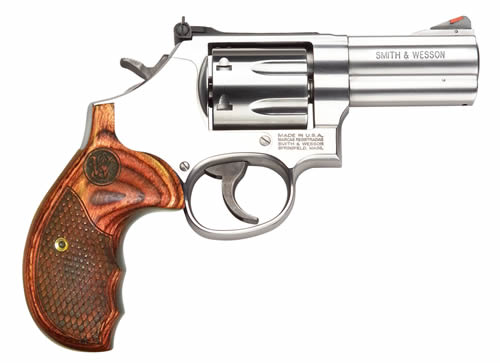 SMITH & WESSON 150713 MODEL 686 PLUS DELUXE 357 MAG OR 38 S&W SPL +P STAINLESS STEEL 3" BARREL & 7RD CYLINDER,  SATIN STAINLESS STEEL L-FRAME, TEXTURED WOOD GRIP, INTERNAL LOCK